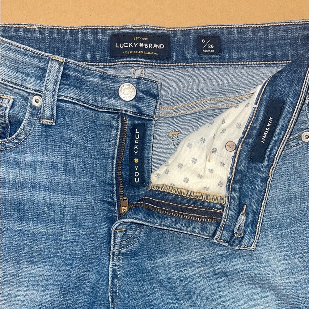 Lucky Brand women's Blue Stretch Skinny Jeans Tapered Fit Size 26 - Picture 5 of 8